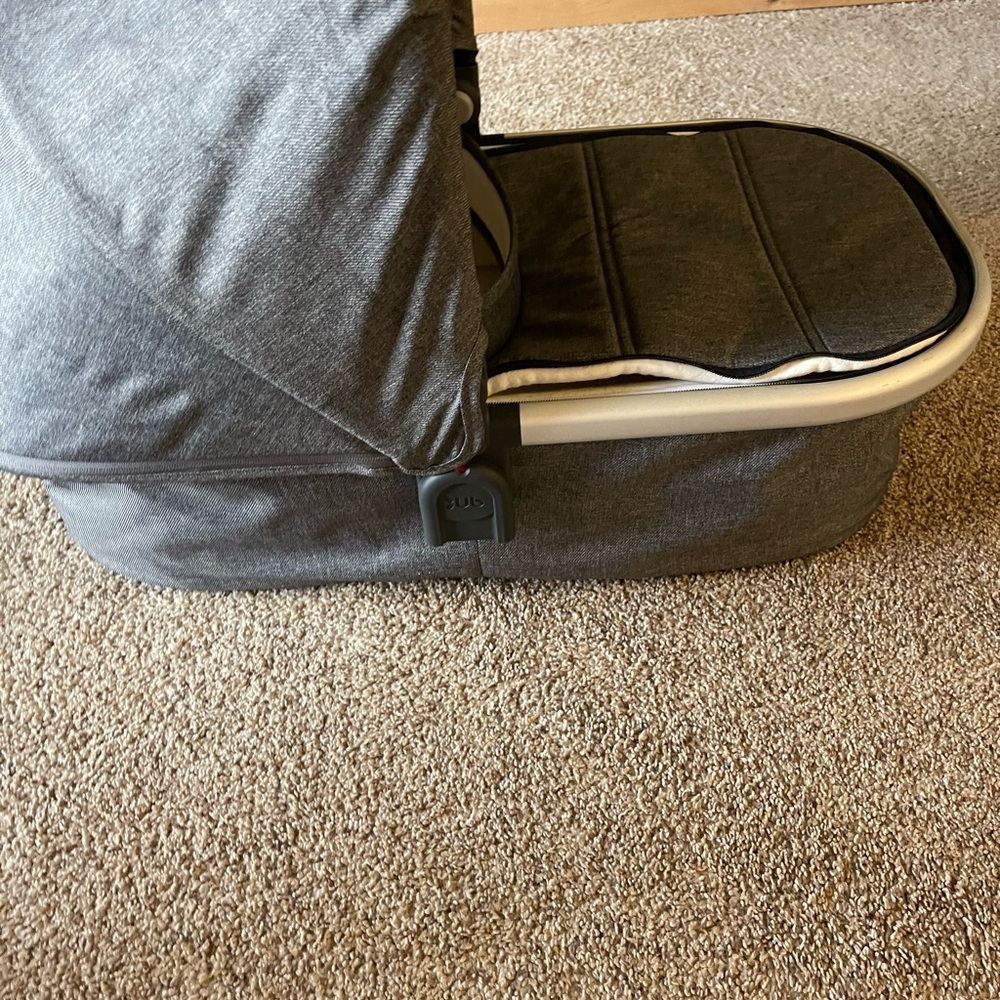 UPPAbaby Charcoal Bassinet